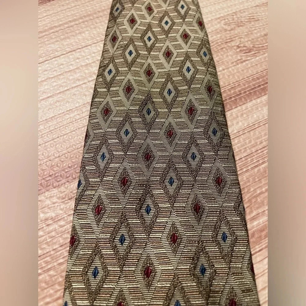 Harold Powell Made in Italy 100% Silk Gold/Red/Blue Triangle Print Men's Tie - Picture 3 of 5